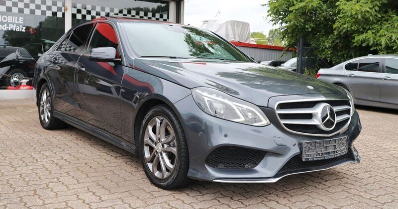 Grau Gebraucht 2017 Mercedes E220 AMG line Limousine | 19.999 € (Superpreis) - Bild 1/4