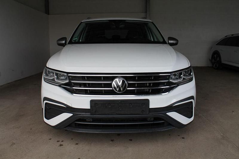 Gebraucht VW Tiguan Allspace 200 PS (147 kW) 2023 Weiß SUV