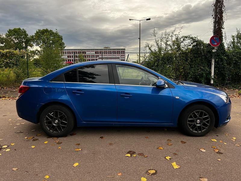 Gebraucht Chevrolet Cruze 163 PS (119 kW) 2013 Blau Limousine