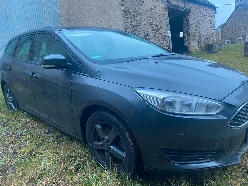 Gebraucht Ford Focus 105 PS (77 kW) 2018 Grau Kombi