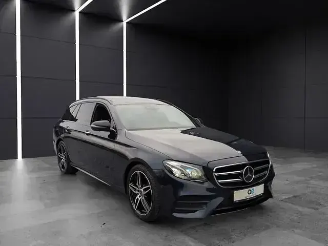 Gebraucht Mercedes E220 AMG 194 PS (142 kW) 2019 Cavansitblau  metalliclack Kombi