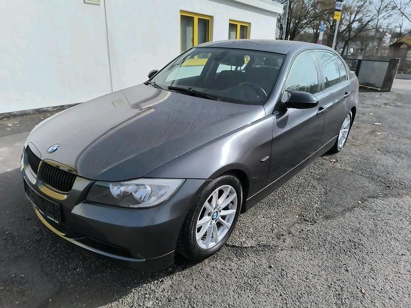 Gebraucht BMW 318 143 PS (105 kW) 2008 Grau Limousine
