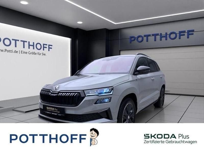Grau Gebraucht 2024 Skoda Karoq SportLine SUV | 34.777 € (Superpreis) - Bild 1/4