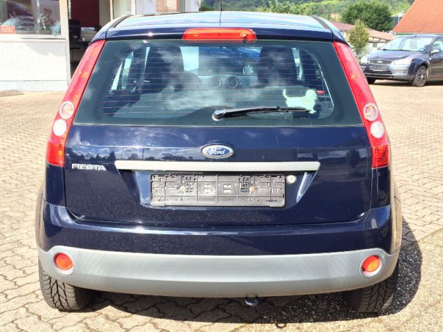 Gebraucht Ford Fiesta Ambiente 60 PS (44 kW) 2006 Blau metallic Kleinwagen