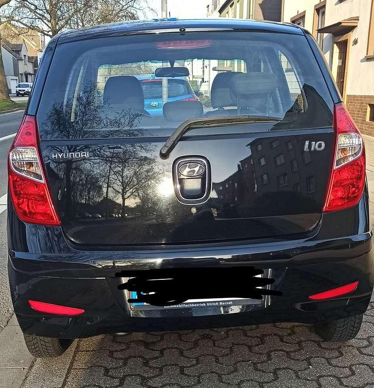 Gebraucht Hyundai i10 69 PS (50 kW) 2012 Schwarz Kleinwagen