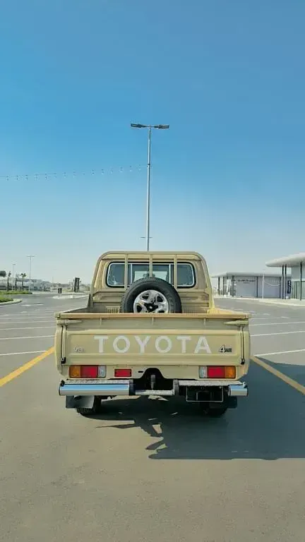 Neu Toyota Land Cruiser 194 PS (142 kW) 2026 Beige Pickup