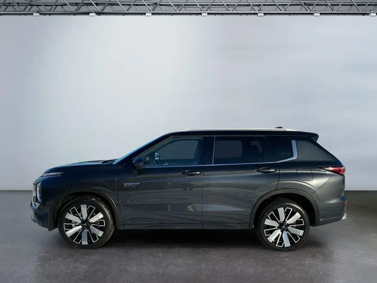 Neu Mitsubishi Outlander P-HEV Top 306 PS (225 kW) 2026 Basaltgrau / pantherschwarz SUV