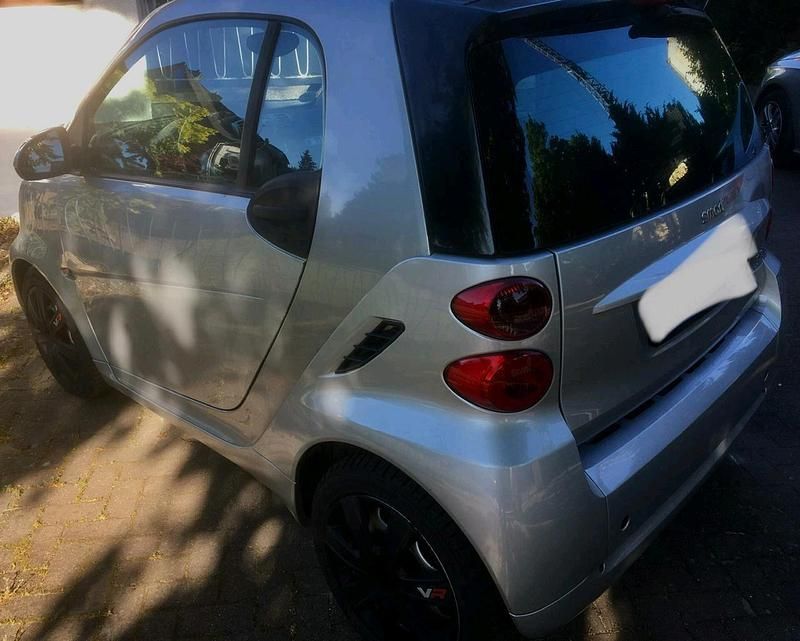 Grau Gebraucht 2011 Smart ForTwo Coupé Kleinwagen | 4.200 € (Fairer Preis) - Bild 1/4