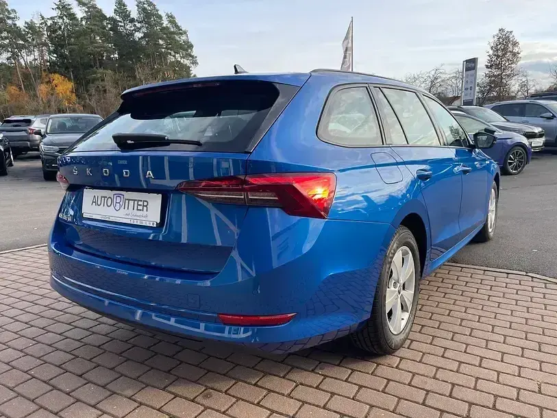 Gebraucht Skoda Octavia 116 PS (85 kW) 2023 Raceblau metallic (metallic) Kombi