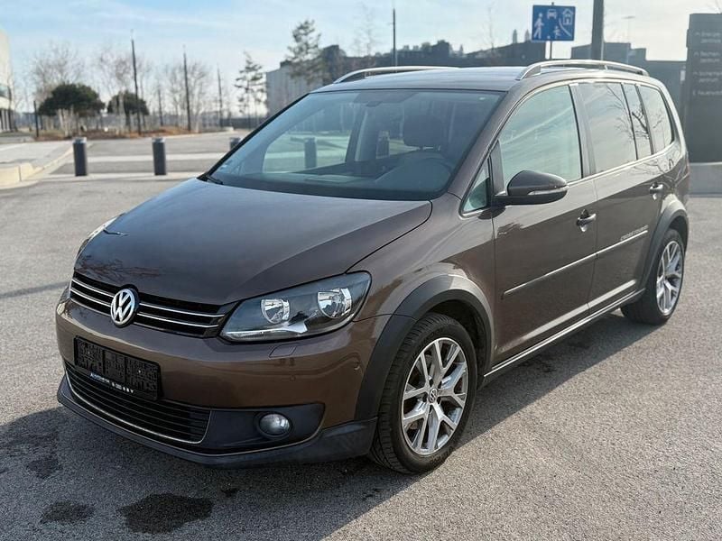 Gebraucht VW Touran Cross 140 PS (102 kW) 2014 Braun Van / Kleinbus