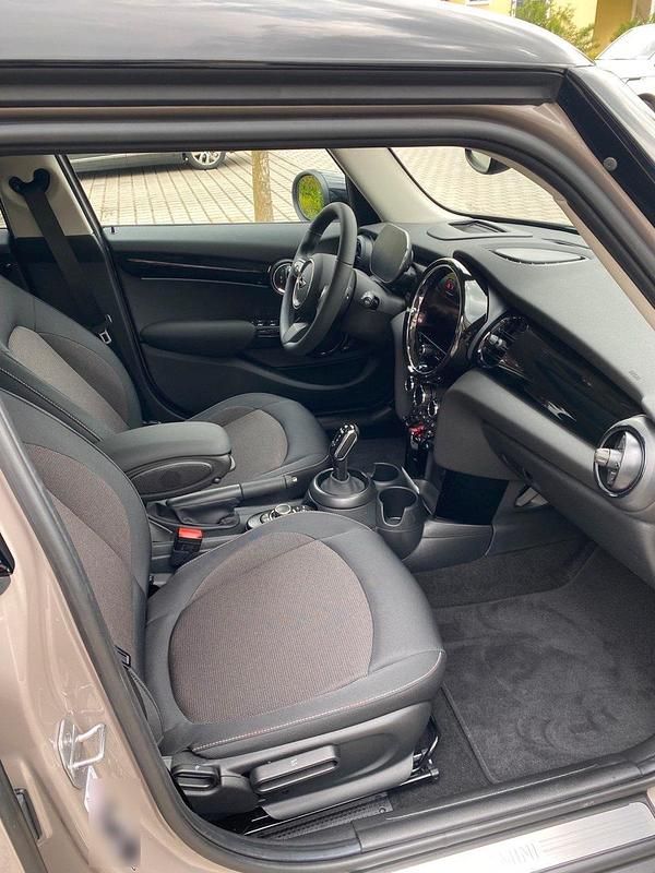 Gebraucht Mini Cooper 136 PS (100 kW) 2023 Andere farben Kleinwagen