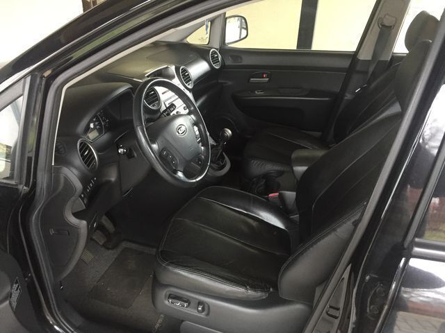 Gebraucht Kia Carens 141 PS (103 kW) 2009 Schwarz Van / Kleinbus