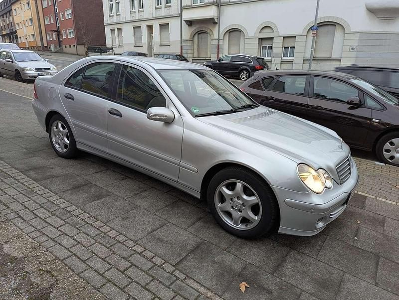 Silbergraumetallic Gebraucht 2005 Mercedes C180 Limousine | 5.550 € (Teuer) - Bild 1/4