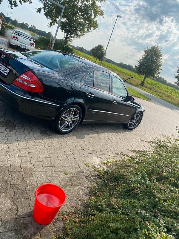 Schwarz Gebraucht 2005 Mercedes E280 Limousine | 4.500 € - Bild 1/4