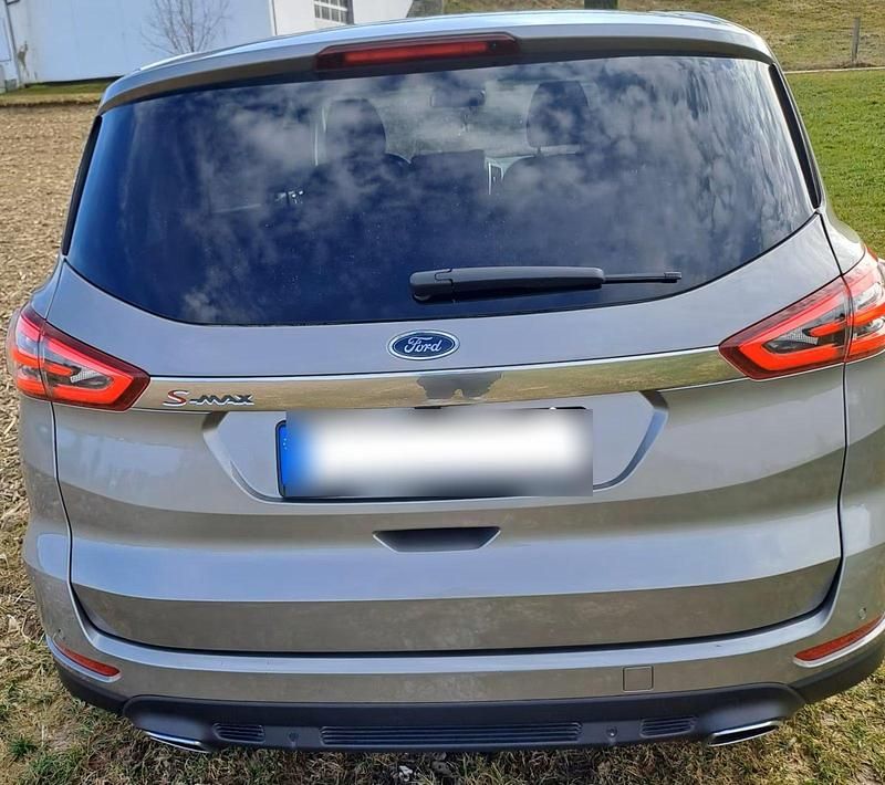 Gebraucht Ford S-MAX Titanium 179 PS (131 kW) 2017 Beige Van / Kleinbus