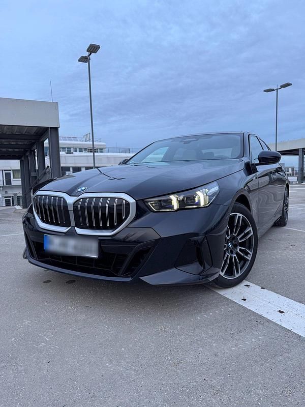 Gebraucht BMW 520 M Sport 197 PS (144 kW) 2024 Schwarz Limousine