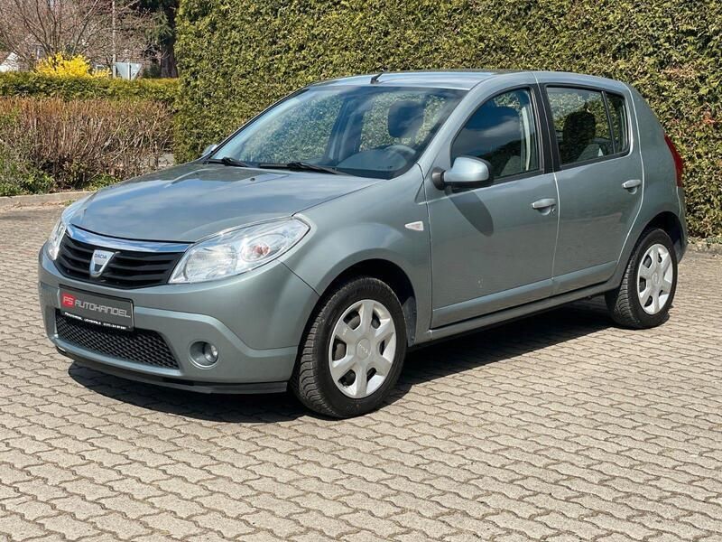 Grau Gebraucht 2009 Dacia Sandero Lauréate Kleinwagen | 3.480 € (Fairer Preis) - Bild 1/4