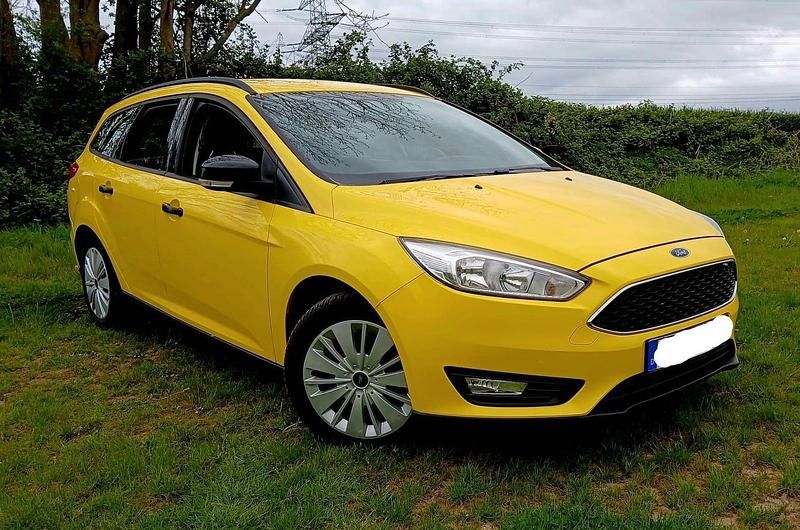 Gebraucht Ford Focus 120 PS (88 kW) 2018 Gelb Kombi