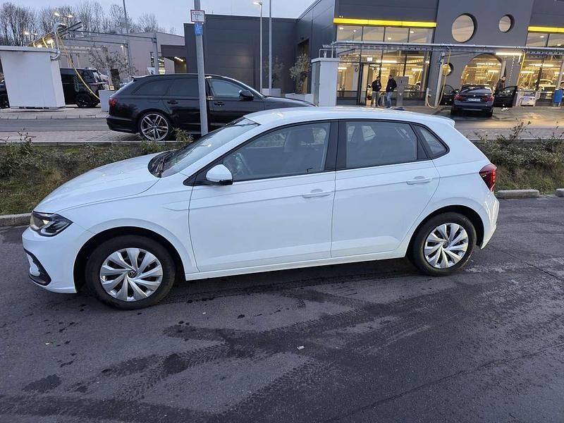 Weiß Gebraucht 2022 VW Polo Active Kleinwagen | 12.800 € (Superpreis) - Bild 1/4