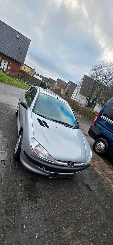 Silber Gebraucht 1999 Peugeot 206 Kleinwagen | 3.499 € - Bild 1/4