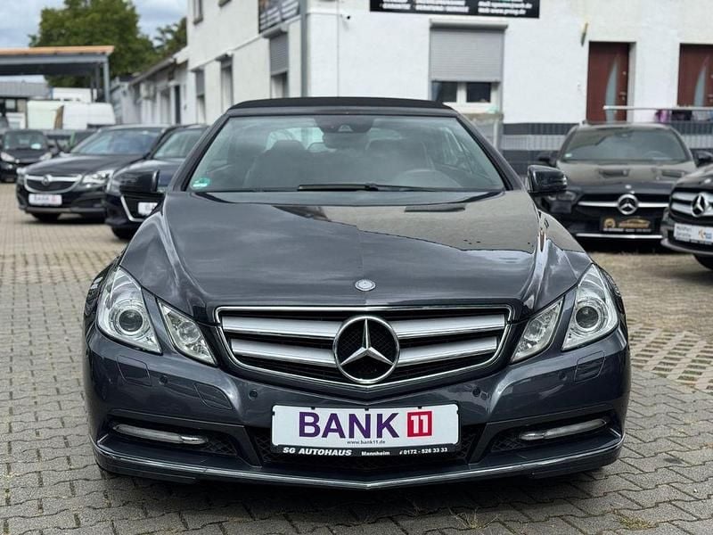 Gebraucht Mercedes E250 204 PS (150 kW) 2012 Tenoritgrau Cabrio