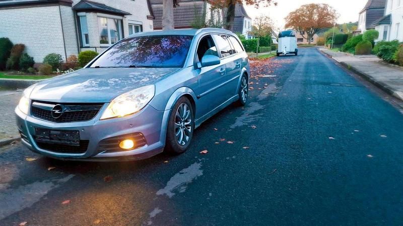 Grau Gebraucht 2005 Opel Vectra Kombi | 1.350 € (Fairer Preis) - Bild 1/4