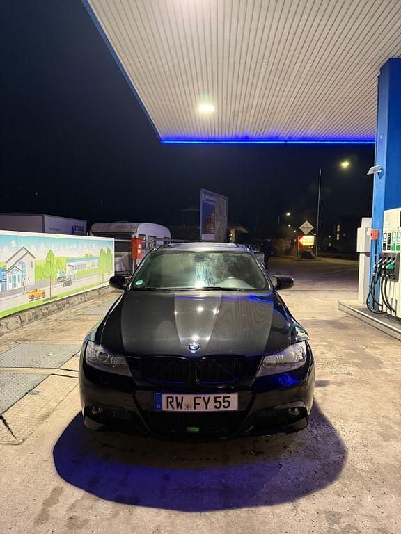 Gebraucht BMW 320 M Sport 170 PS (125 kW) 2011 Schwarz Limousine