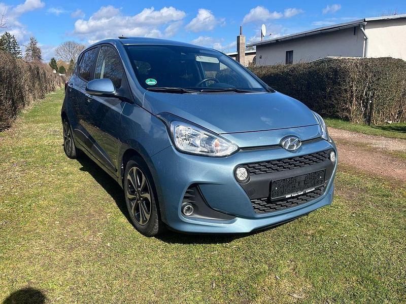 Gebraucht Hyundai i10 87 PS (63 kW) 2016 Blau Kleinwagen