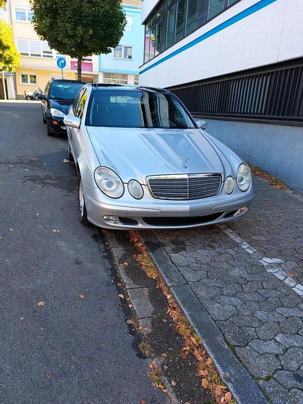 Gebraucht Mercedes E200 163 PS (119 kW) 2004 Silber Limousine