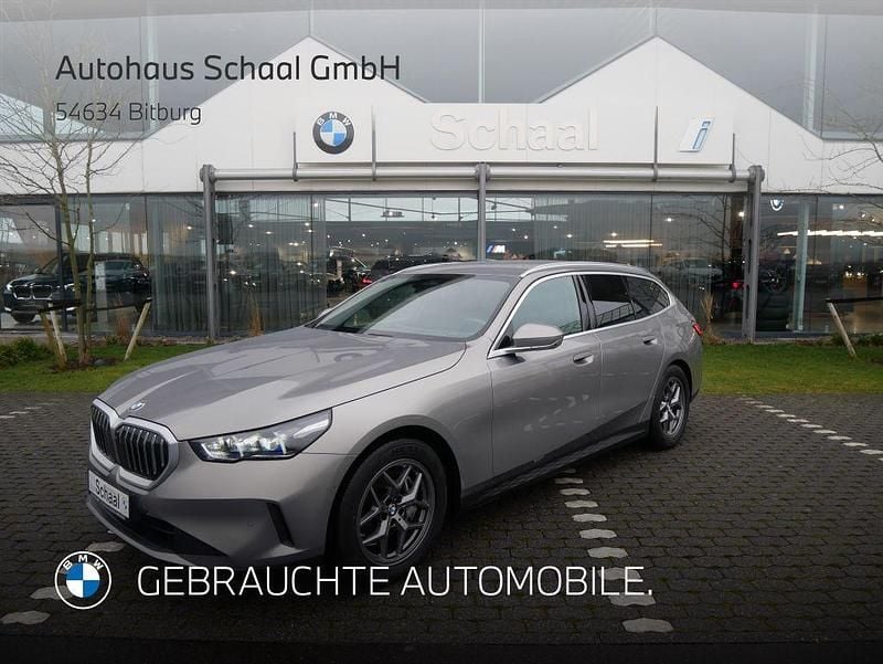 Gebraucht BMW 540 Sport Line 286 PS (210 kW) 2025 Grau Limousine