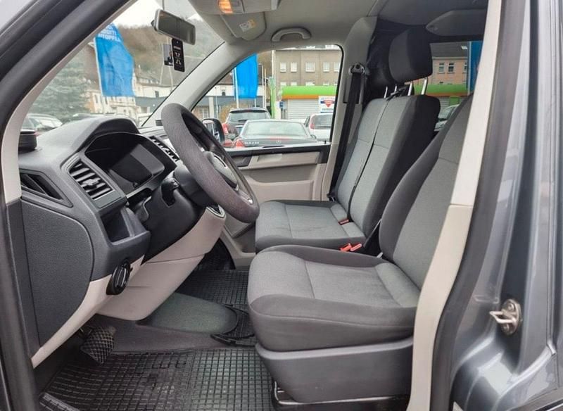 Gebraucht VW Transporter 150 PS (110 kW) 2018 Grau Van