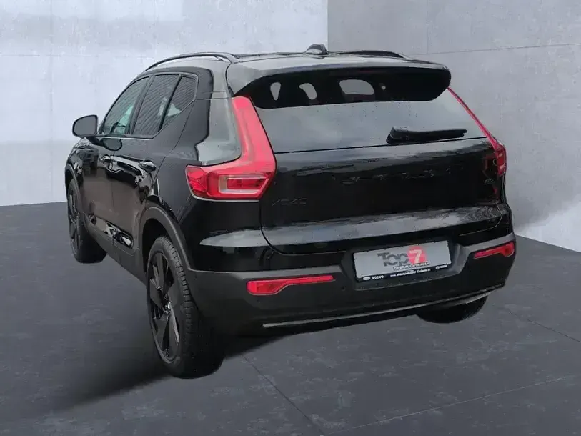 Używany Volvo XC40 Plus 163 KM (119 kW) 2025 Czarny SUV