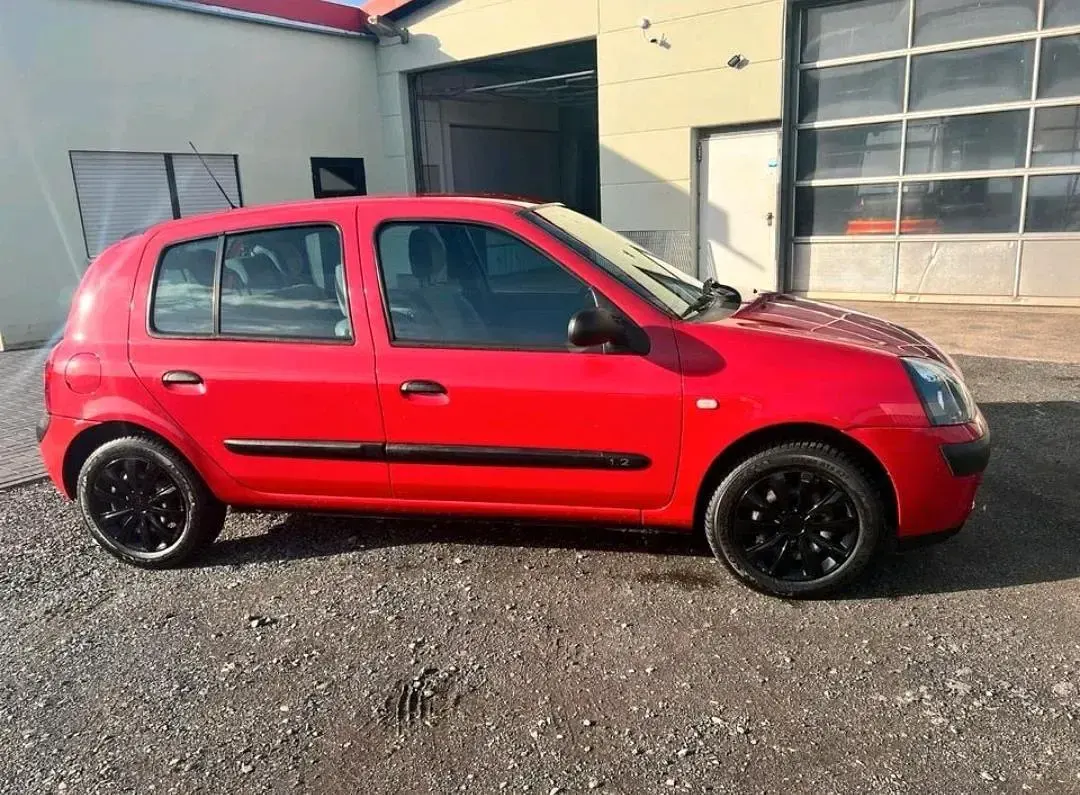 Gebraucht Renault Clio II 58 PS (42 kW) 2003 Rot Kleinwagen