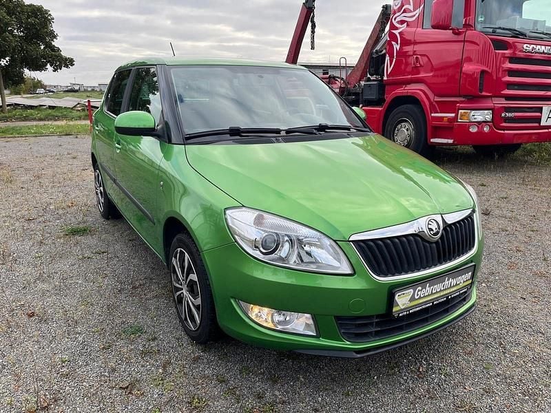 Grün Gebraucht 2013 Skoda Fabia Fresh Kleinwagen | 6.799 € (Etwas zu teuer) - Bild 1/4