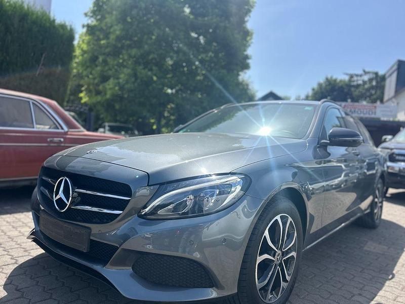 Grau Gebraucht 2018 Mercedes C250 Kombi | 19.100 € (Fairer Preis) - Bild 1/4