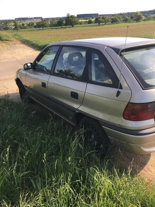 Gold Gebraucht 1997 Opel Astra Limousine | 800 € (Superpreis) - Bild 1/4