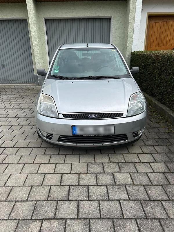 Silber Gebraucht 2004 Ford Fiesta Kleinwagen | 600 € (Superpreis) - Bild 1/4
