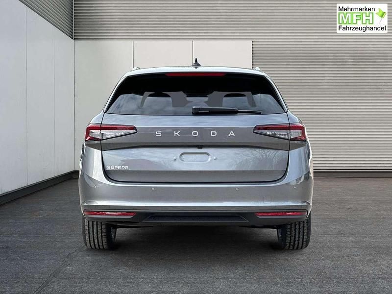 Neu Skoda Superb Selection 150 PS (110 kW) 2026 Graphitegrau metallic Kombi