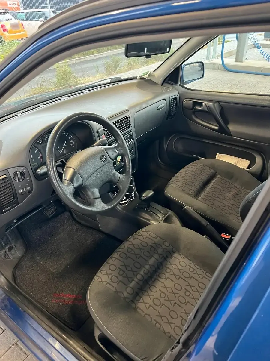 Używany VW Polo 60 KM (44 kW) 1998 Niebieski Hatchback
