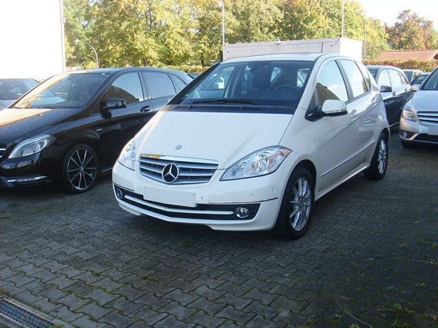 Gebraucht Mercedes A180 Elegance 116 PS (85 kW) 2010 Weiß Van / Kleinbus