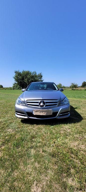 Grau Gebraucht 2011 Mercedes C200 Avantgarde Limousine | 8.900 € (Guter Preis) - Bild 1/4