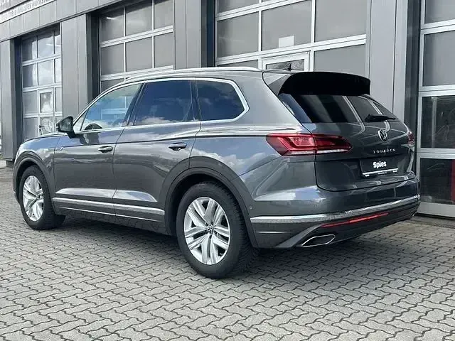 Gebraucht VW Touareg 231 PS (169 kW) 2023 Siliziumgrau metallic, siliziu SUV
