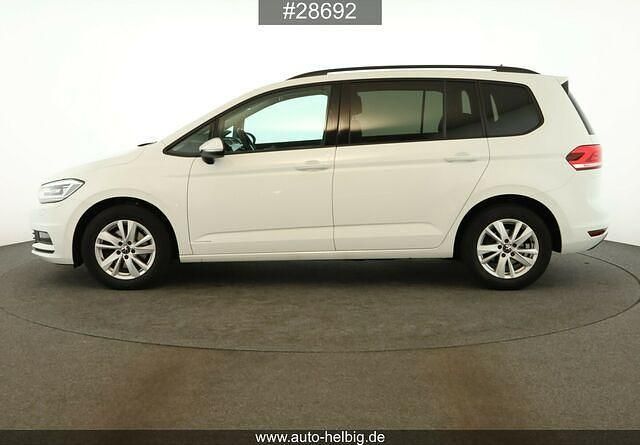 Gebraucht VW Touran Comfortline 122 PS (89 kW) 2022 Pure white Van / Kleinbus