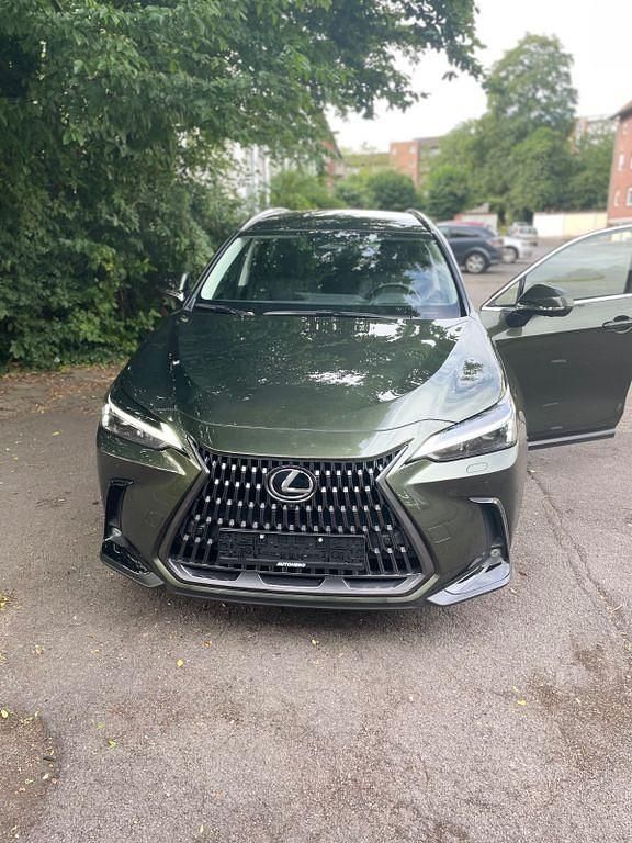 Grün Gebraucht 2022 Lexus NX450h+ E-FOUR Executive Line SUV | 48.355 € (Guter Preis) - Bild 1/4