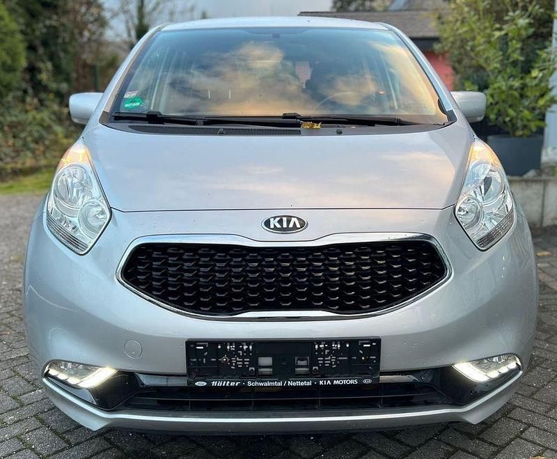 Gebraucht Kia Venga Spirit 125 PS (91 kW) 2015 Silber Kleinwagen