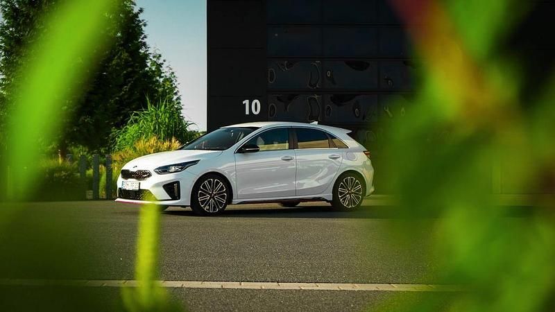 Weiß Gebraucht 2019 Kia Ceed GT Limousine | 17.700 € (Guter Preis) - Bild 1/4