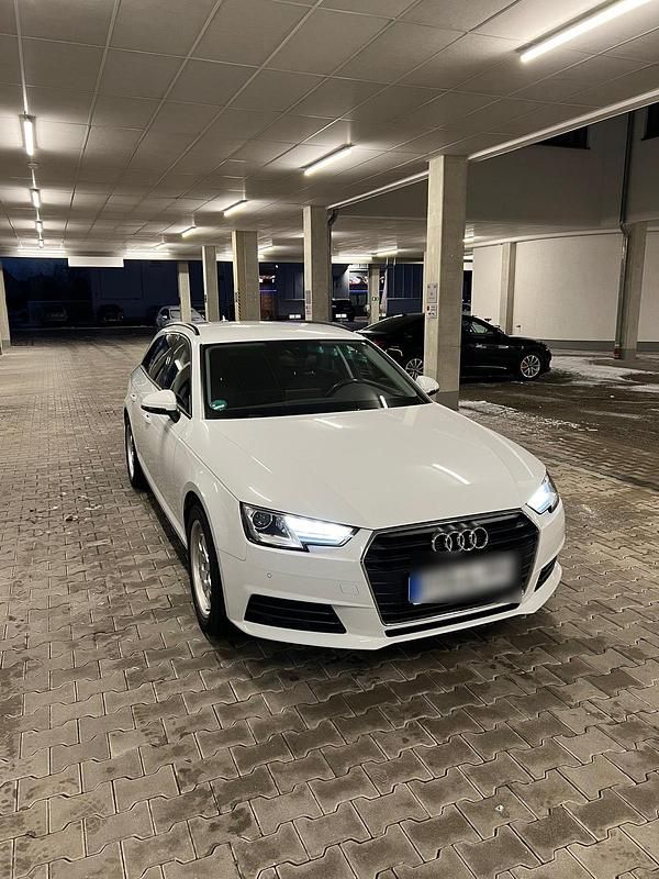 Weiß Gebraucht 2017 Audi A4 Kombi | 14.000 € (Guter Preis) - Bild 1/4