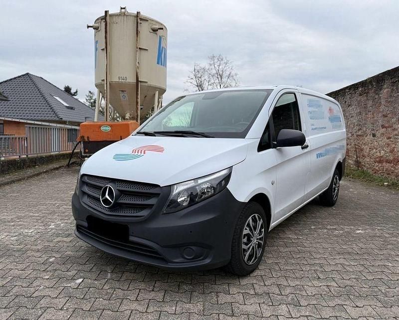 Weiß Gebraucht 2018 Mercedes Vito Van / Kleinbus | 17.800 € (Superpreis) - Bild 1/4