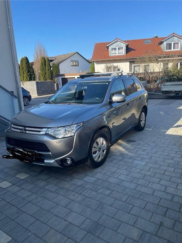 Grau Gebraucht 2014 Mitsubishi Outlander Diamant Edition SUV | 10.100 € (Teuer) - Bild 1/4