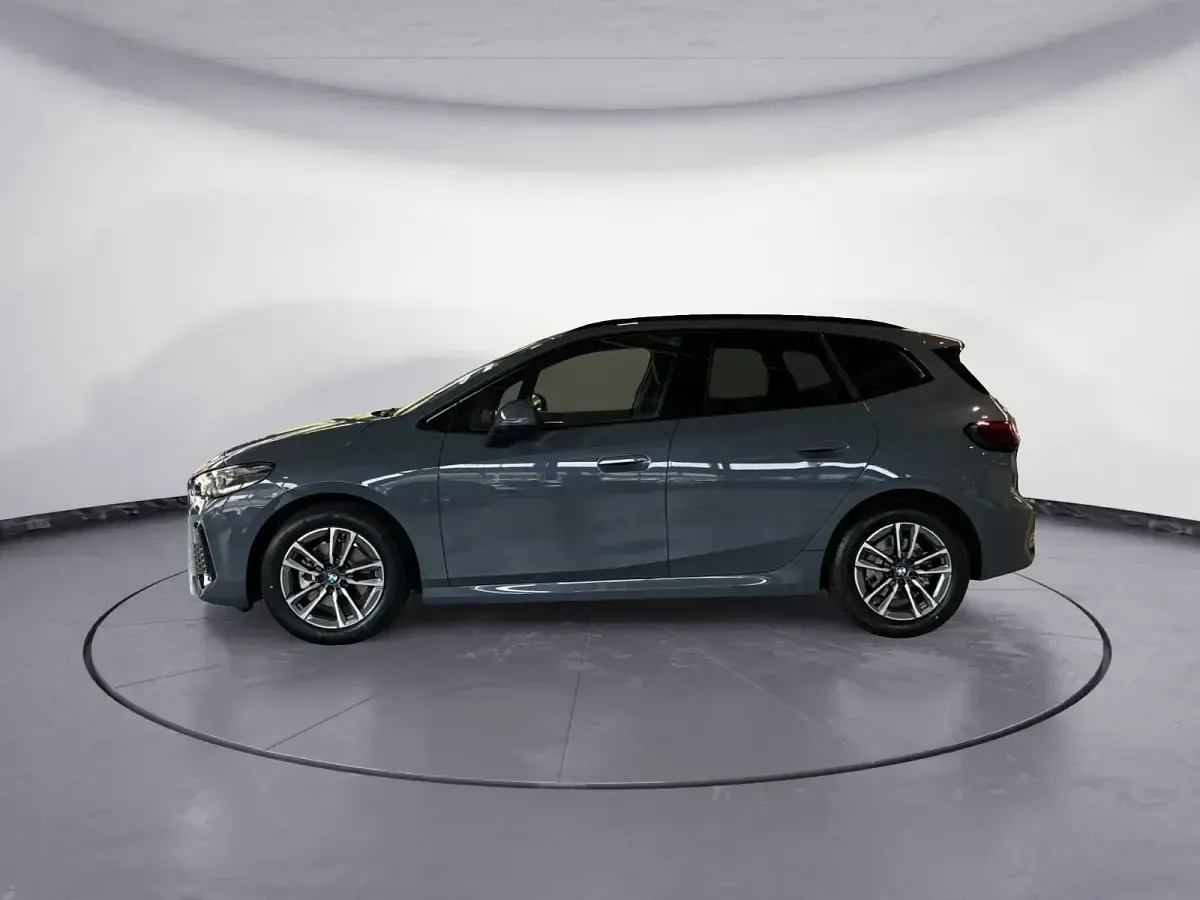 Gebraucht BMW 220 Active Tourer M Sport 170 PS (125 kW) 2026 Van / Kleinbus